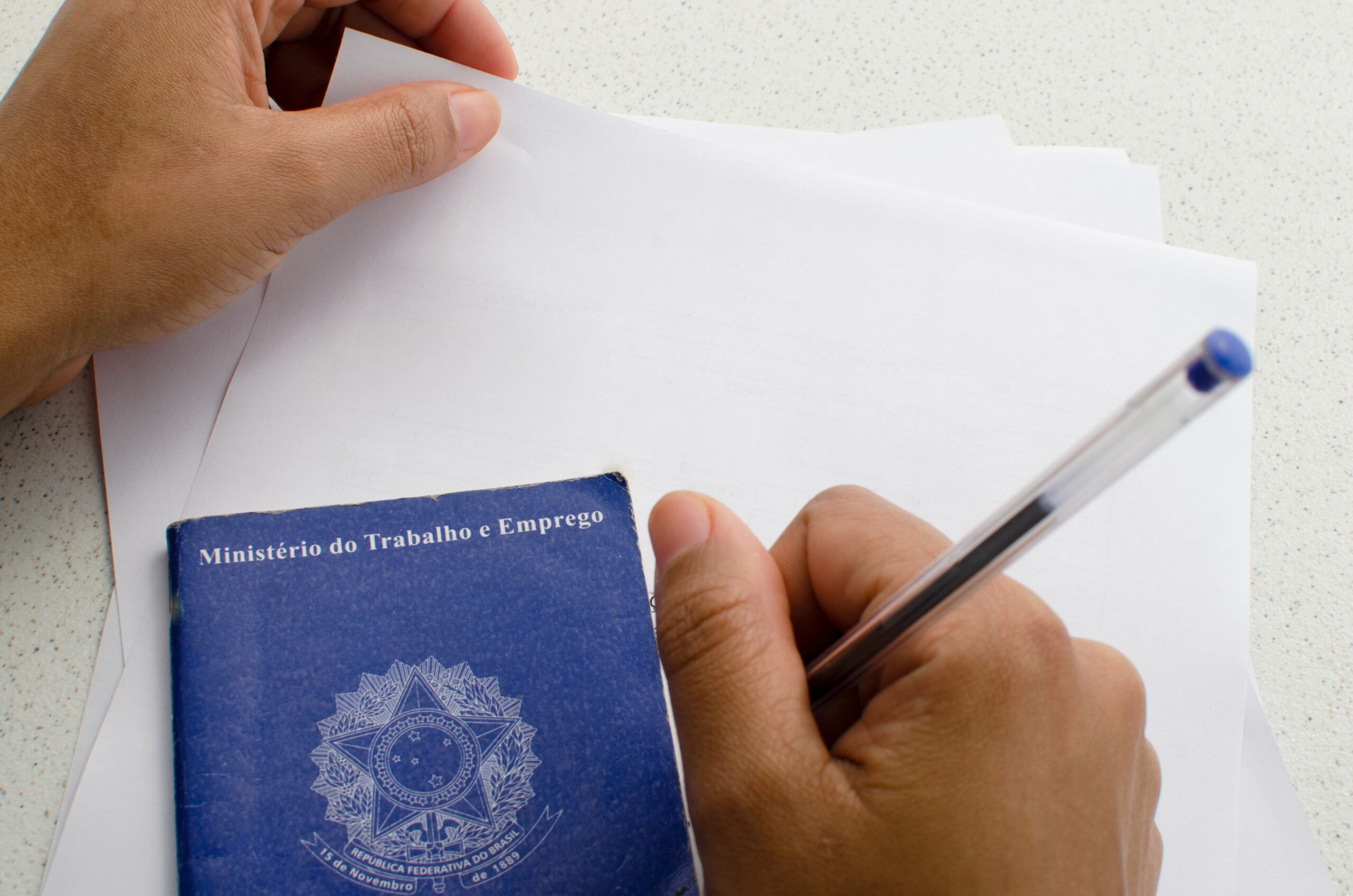 Quais são os requisitos para relação de emprego?